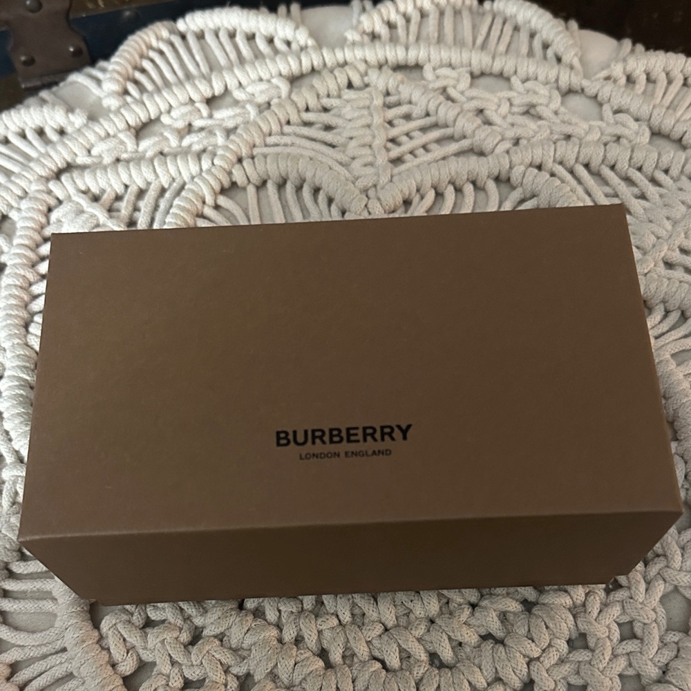 Burberry Black and Brown Sunglasses - Picture 12 of 12